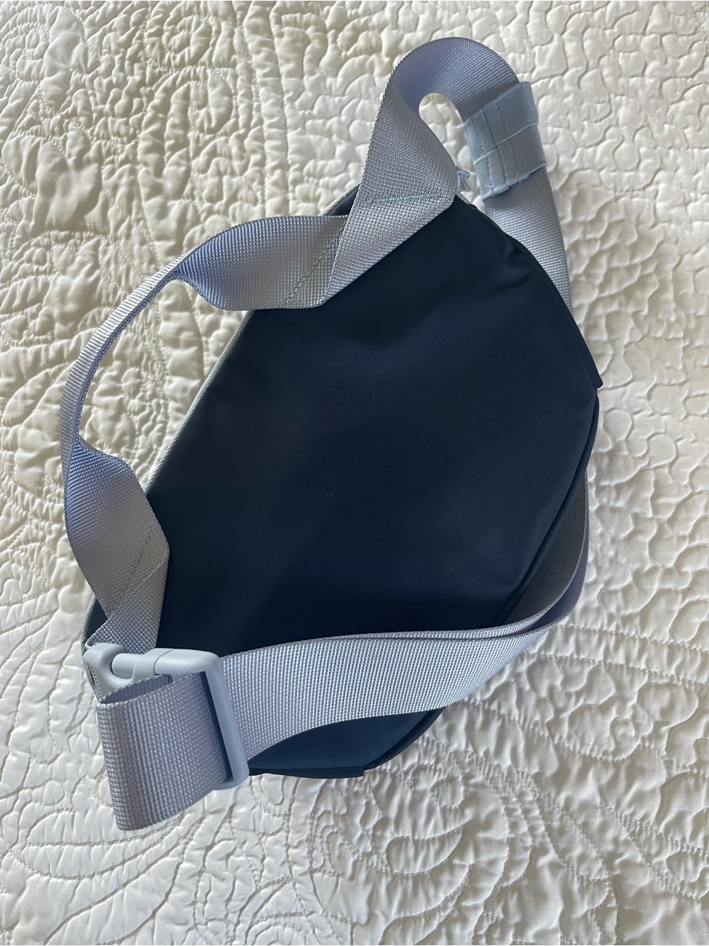 Lululemon All Day Essentials 2.5L Belt Bag/Crossbody Bag/Fanny Pack in Navy Blue - Picture 4 of 15